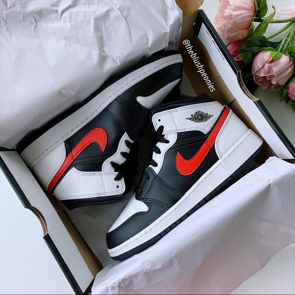 Air Jordan 1 Mid NWT - Picture 2 of 11